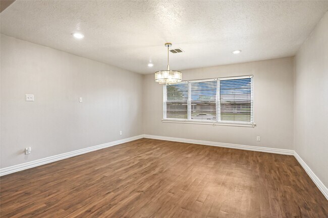 Building Photo - 1503 Leneva Ln