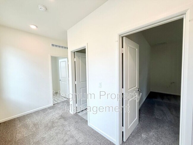 Building Photo - 25161 Harmony Ave