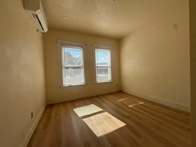 Building Photo - 127 Harrishof St