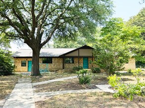 Building Photo - 118 Green Meadows Dr