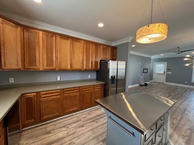 Building Photo - Lovely Home in the Love Grove subdivision!