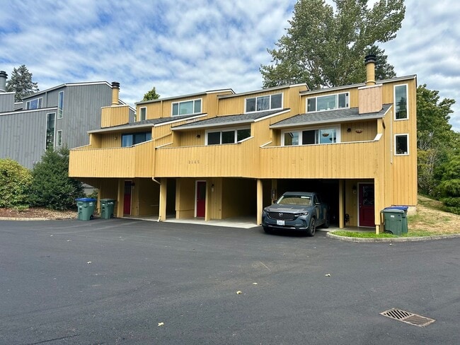 Primary Photo - 2145 Eastview Pl