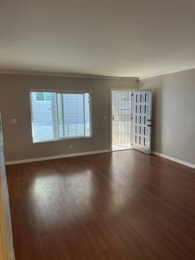 Building Photo - 3686 Third Avenue