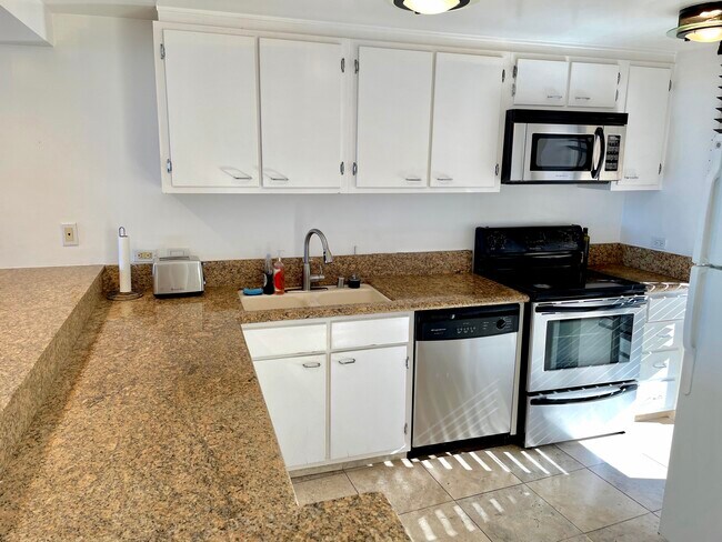 Building Photo - 4265 Marina City Dr