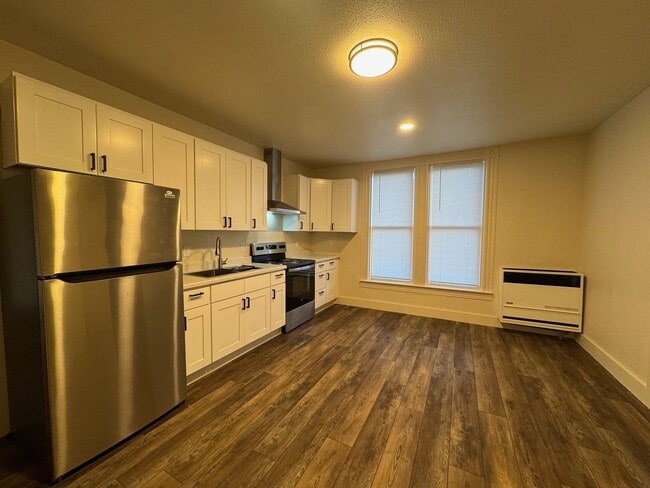 Building Photo - 1627 Pine St