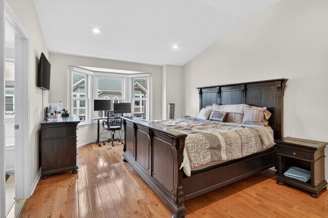 Building Photo - 354 Oswego Ct