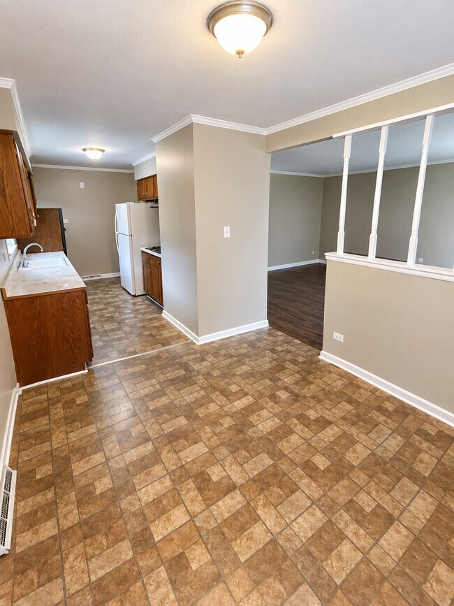 Building Photo - 14444 Ellis Ave