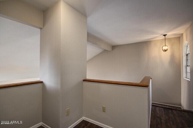 Building Photo - 728 N Hazelton Dr