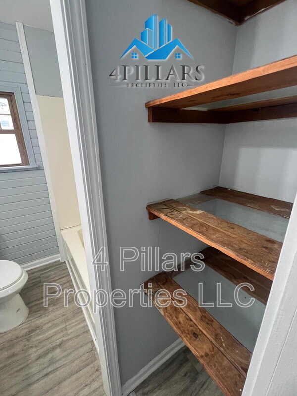 Building Photo - 907 Jackson St