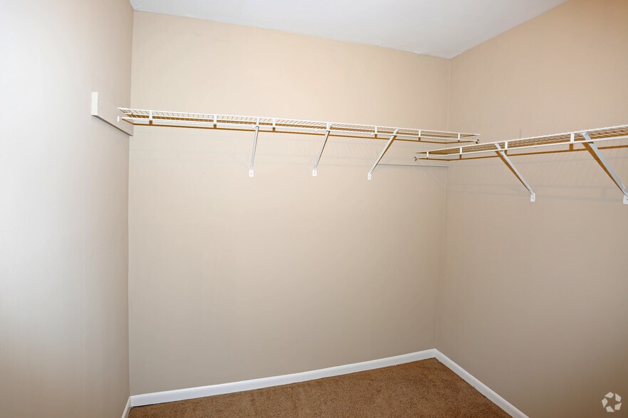 Closet - Edgebrook Estates