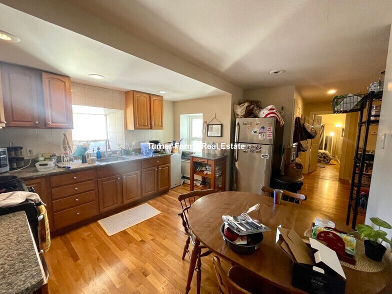 Building Photo - 42 Sewall St