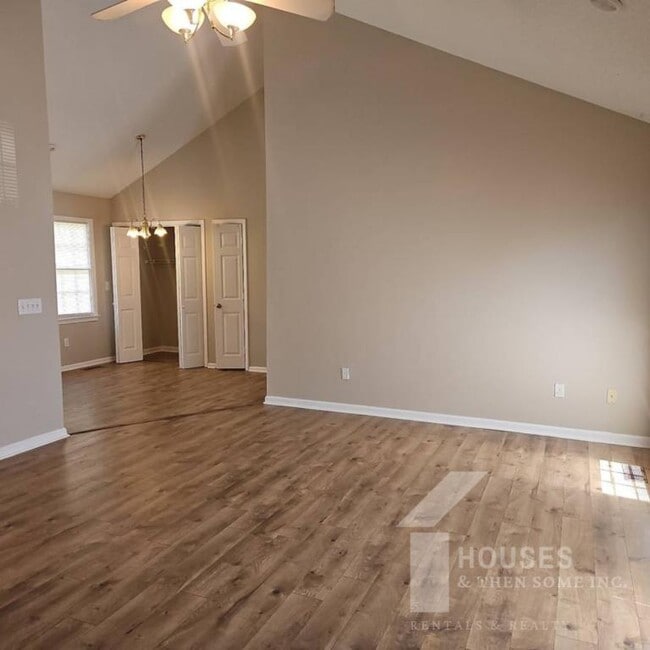 Building Photo - 403 Fairdale Dr