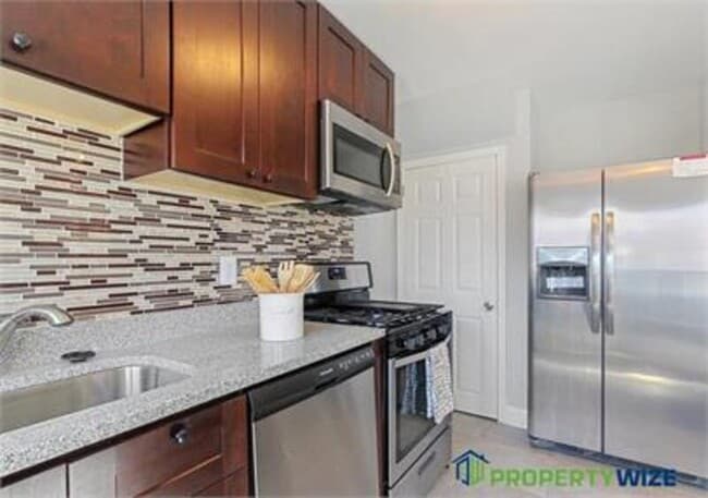 Building Photo - 2214 Redthorn Rd
