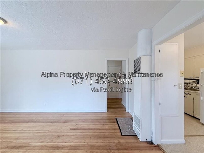 Building Photo - 1017 NE Birchwood Dr