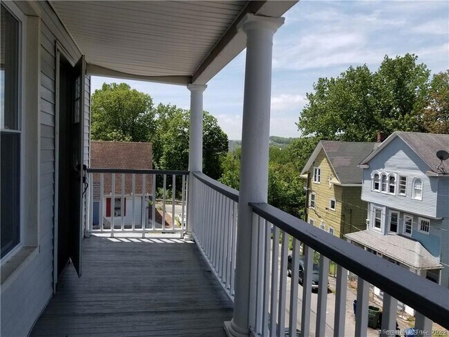 Building Photo - 117 Southview St