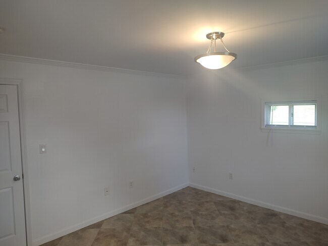 Master BR - 4011 Bandy Rd