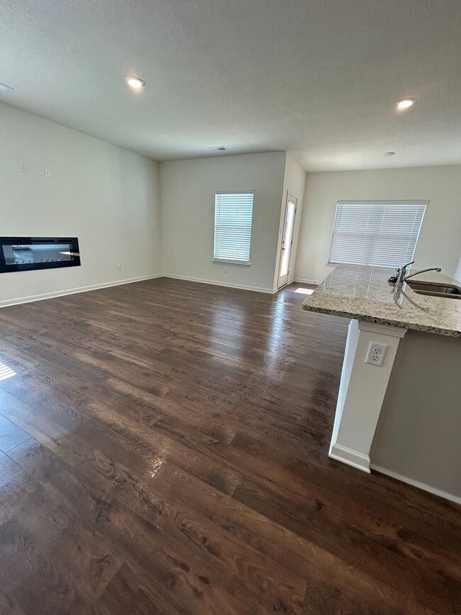 Building Photo - Newly Constructed Community Just 35 Minute...