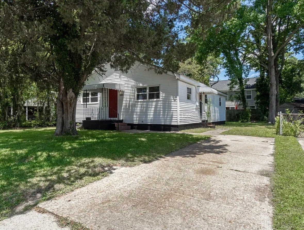 Building Photo - 2460 Hemlock St