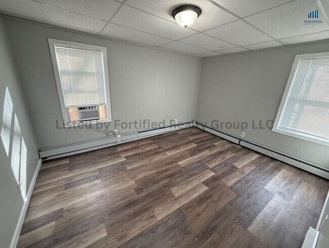 Building Photo - 41 Donnelly St