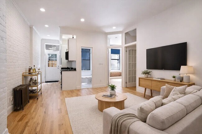 Building Photo - 260 Elizabeth St