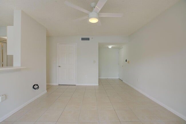 Building Photo - 266 Village Blvd