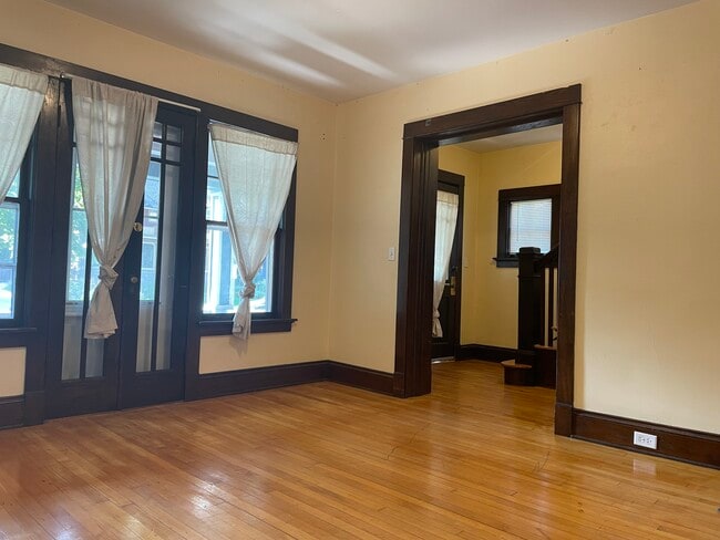 Building Photo - 109 Lathrop St