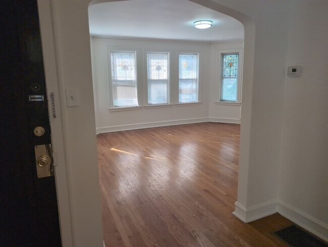 Building Photo - 5455 N Christiana Ave