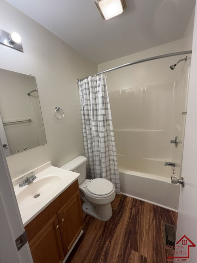 Building Photo - 209 Bermuda Dr