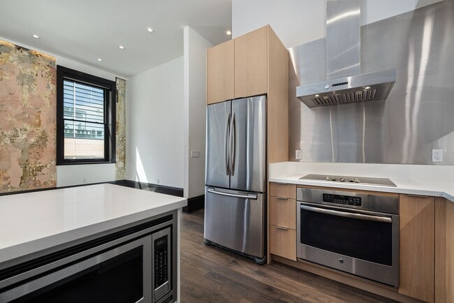 Building Photo - Historic Charm with Live-Work Flexibility in Downtown Honolulu