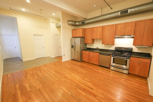 Building Photo - 960 Broadway