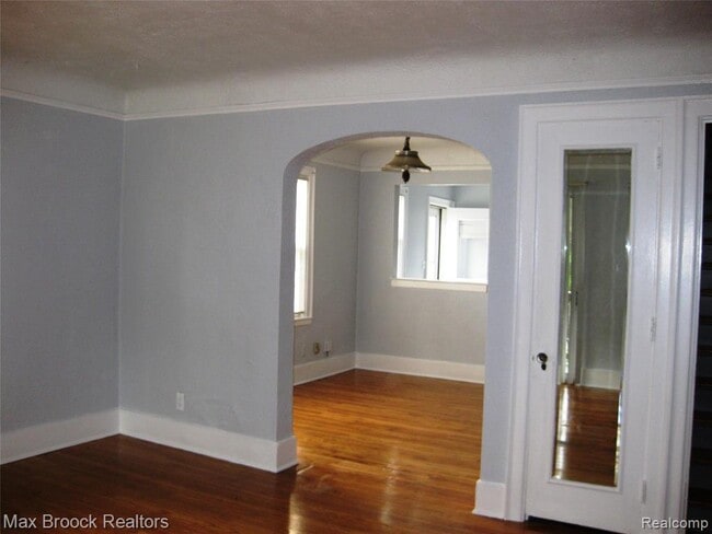 Building Photo - 1265 Franklin Rd