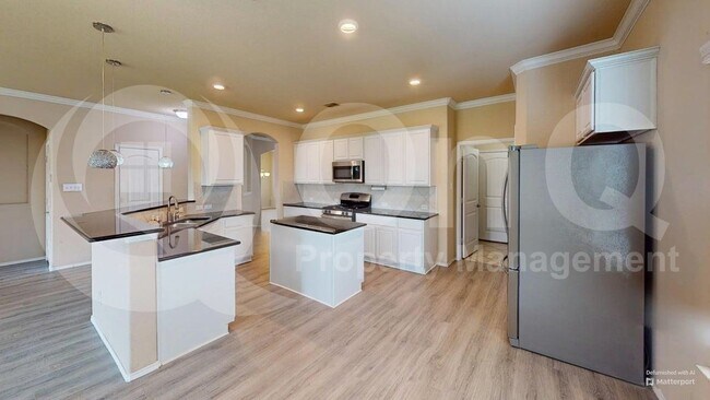 Building Photo - 400 Plum Ct