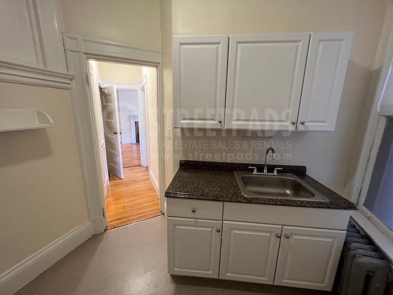 Building Photo - 2 Ware St