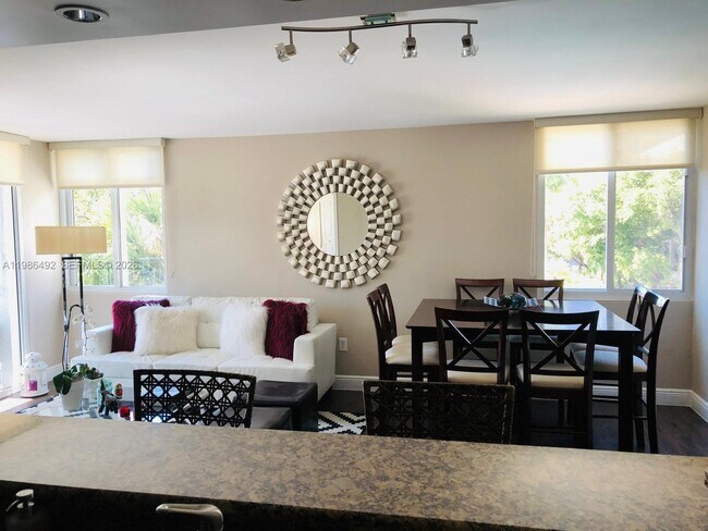 Building Photo - 800 N Miami Ave