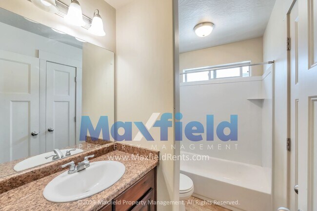 Building Photo - Eagle Mountain 4+ Bed 4 Bath 2600 Sq Ft 2 ...