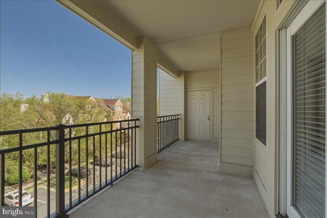 Building Photo - 1304F Garden Wall Cir