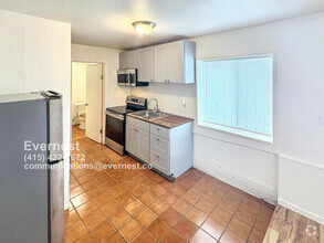 Building Photo - Studio Apartment Near Downtown – Convenien...