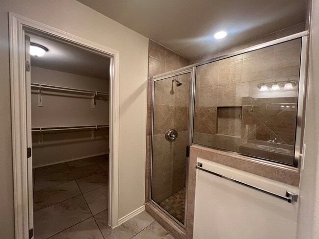 Building Photo - 815 Bartolome Ln