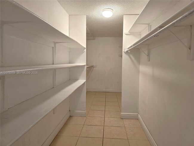 Building Photo - 6940 Miami Gardens Dr