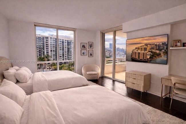 Building Photo - 848 Brickell Key Dr