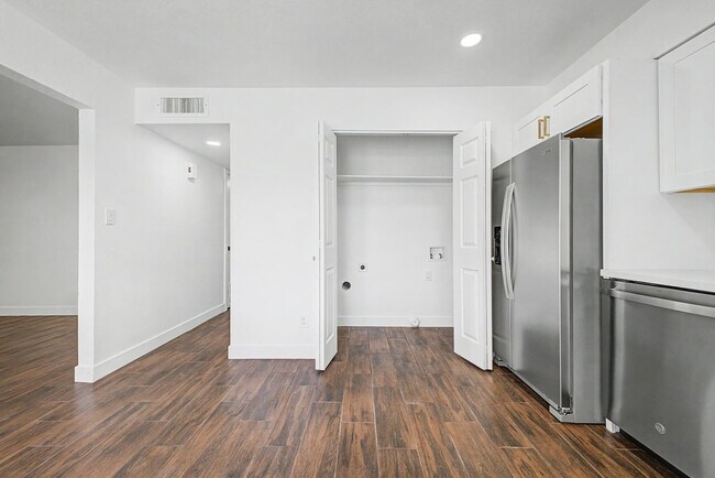 Building Photo - 4127 N 106th Ave