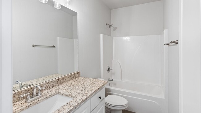 Building Photo - 3 Bedroom Townhomes Off Burbank