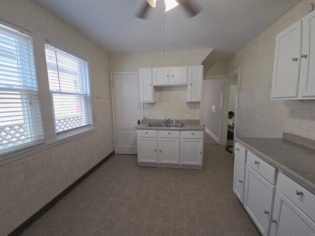 Building Photo - 2516 N Keeler Ave