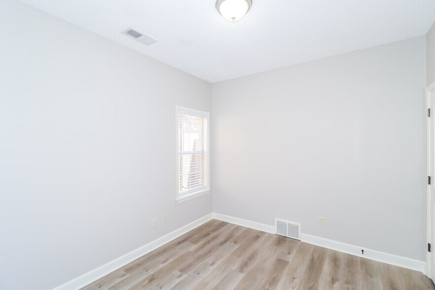 Building Photo - 8885 Versilia Ave