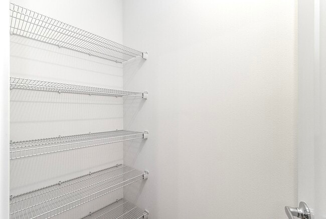 Building Photo - 1040 S Donovan St