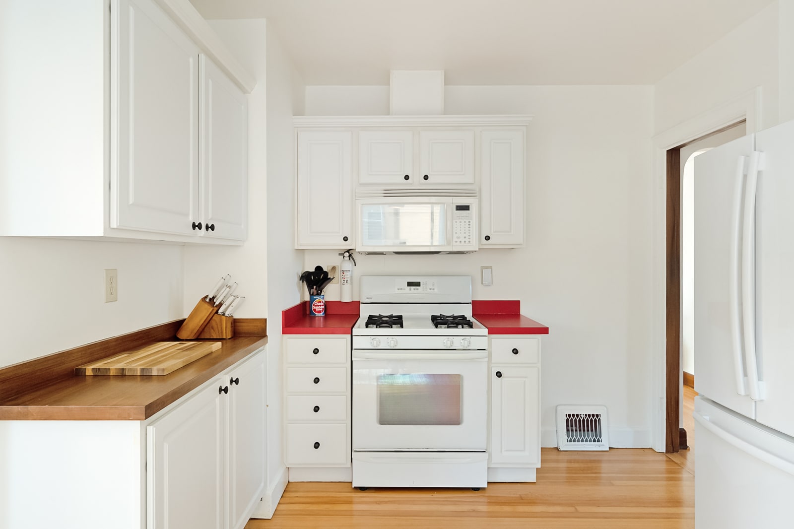 Building Photo - 2323 SE Pine St