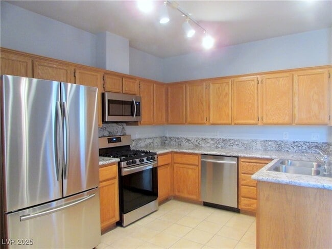 Building Photo - 2185 Polynesia Cir