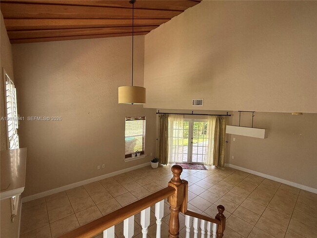 Building Photo - 10161 SW 117th Ct