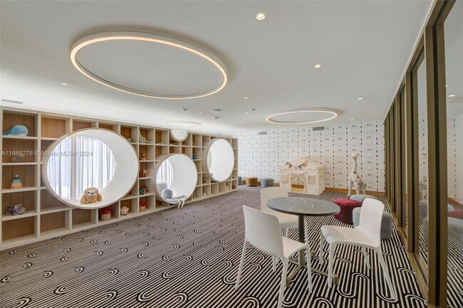 Building Photo - 2678 Tigertail Ave