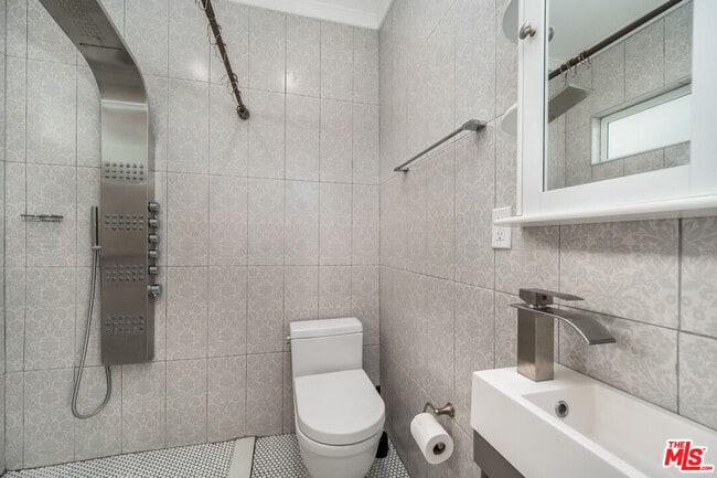 Building Photo - 4431 Lynnfield St